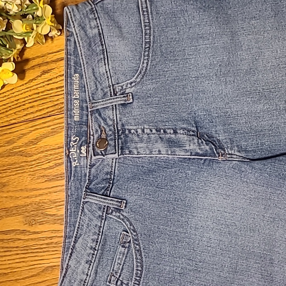 Lee Riders Midrise Denim Shorts - Ladies 10R - Picture 3 of 9